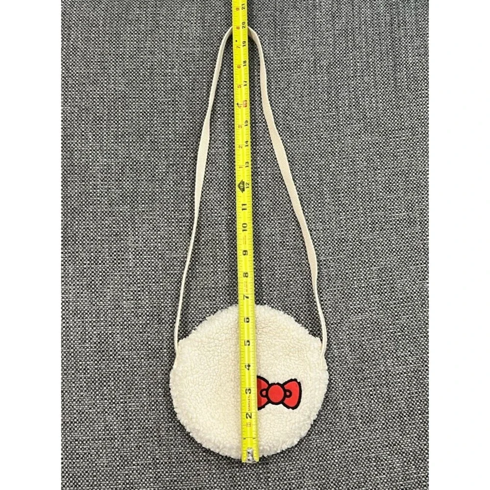 Samansa Mos2 Lagom x Hello Kitty Cream Round Crossbody Bag